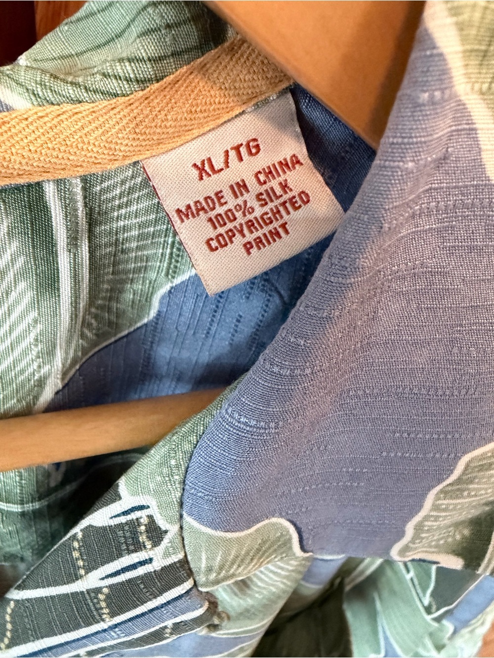 Tommy Bahama Men’s 100% Silk Tropical Print Camp Shirt – Size XL - Picture 3 of 5
